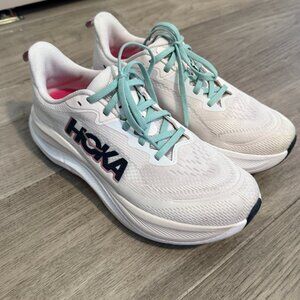 Women's Hoka Skyflow size 8.5 B (Regular Width) Running/Walking Shoes